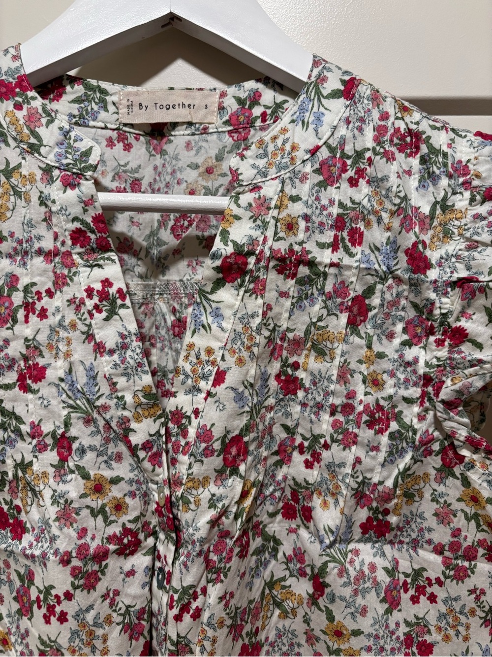 By Together Ivory Floral Pintuck V-Neck Blouse